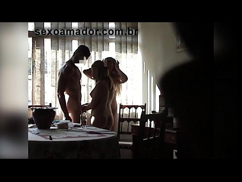 ❤️ લૈંગિક મિત્રો તેની સાથે એક વિશાળ માણસ અને એક થ્રીસમને આમંત્રિત કરે છે ️  gu.sayhentai.ru પર