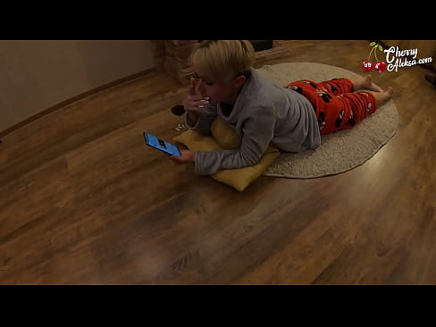 ❤️ ક્રેઝી સોનેરી ચૂસવું વિશાળ ડિક ચૂસવું અને તેના પર ઉછળવું - ગુદા મૈથુન ️  gu.sayhentai.ru પર