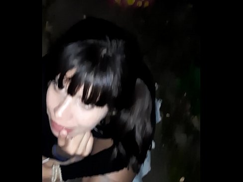 ❤️ શેરીમાં કેન્ડીના બદલામાં શિશ્ન સોજો ️ gu.sayhentai.ru પર